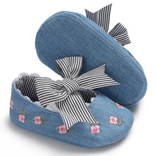 Load image into Gallery viewer, Bowknot Embroidered Flower Shoe - Little JQube
